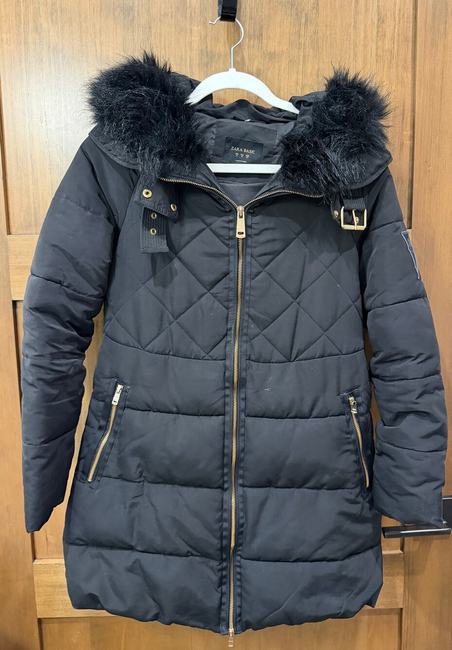 Zara Basic Black Diamond Quilted Puffer Coat Faux Fur Hood Gold Hardware Medium